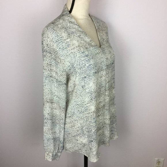 Violet & Claire Blouse Top Size M Womans White Gray V-Neck Long Sleeve Chiffon - Picture 3 of 15